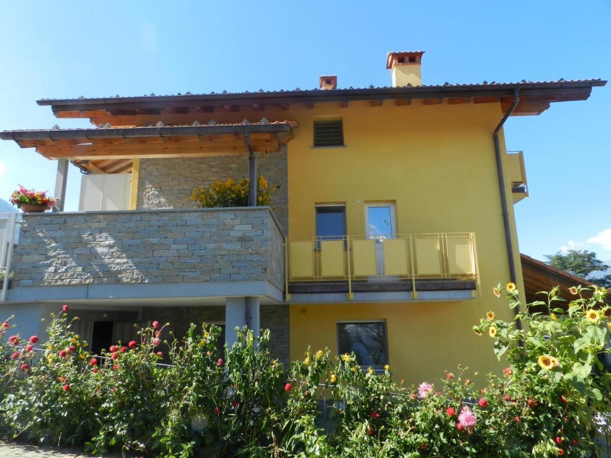 Residence Girasole Casa Gialla Colico Εξωτερικό φωτογραφία