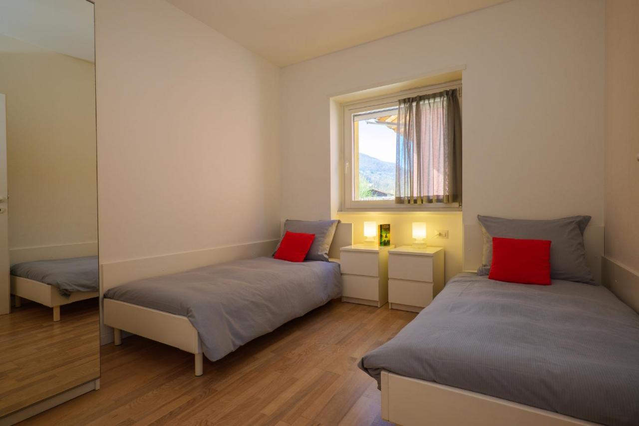 Residence Girasole Casa Gialla Colico Εξωτερικό φωτογραφία