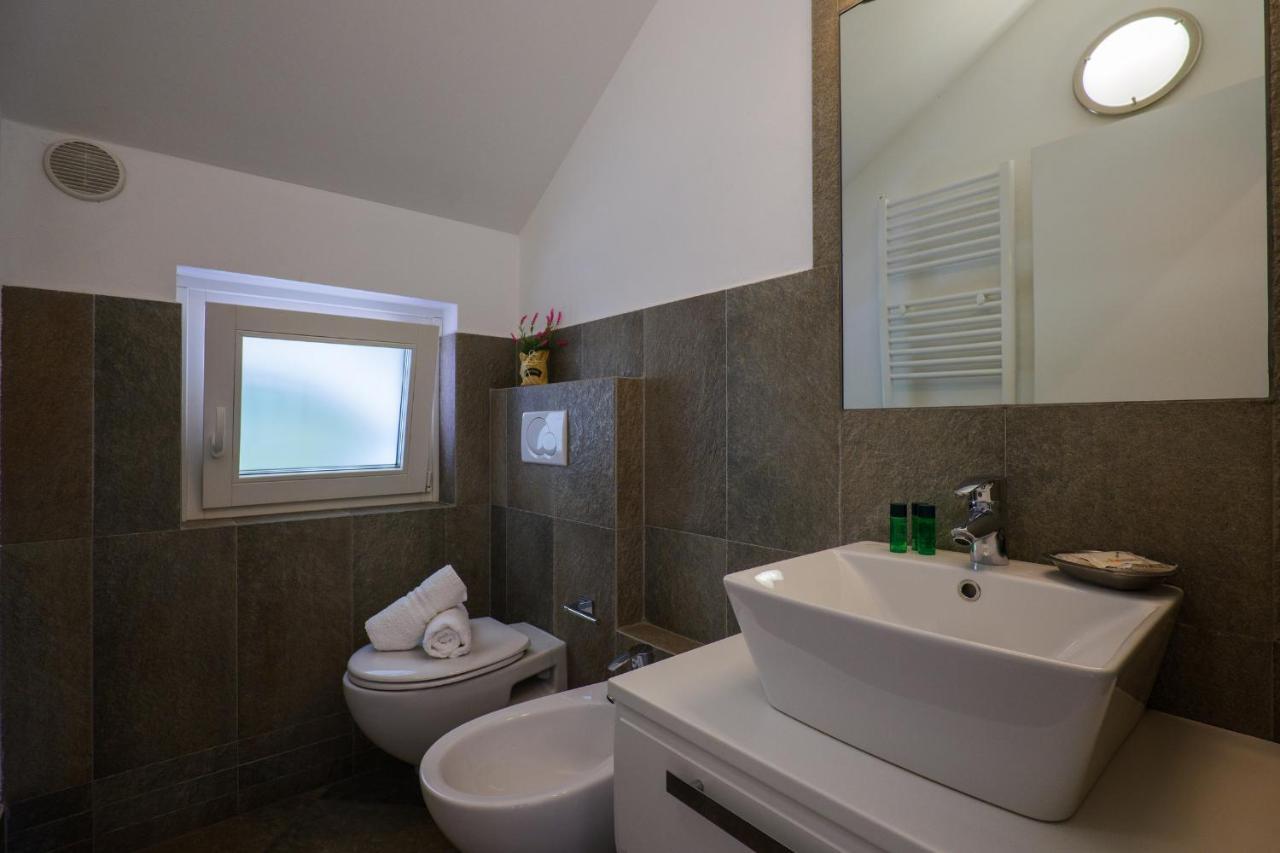 Residence Girasole Casa Gialla Colico Εξωτερικό φωτογραφία